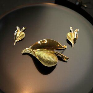 Vintage Coro Goldtone and Rhinestone Leaf Shaped Brooch and Clip on Earrings set